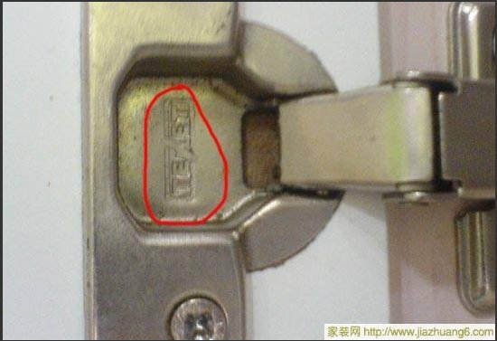 品牌铰链一般会有防伪标志
