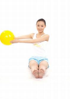 强力甩掉背部赘肉健身球操