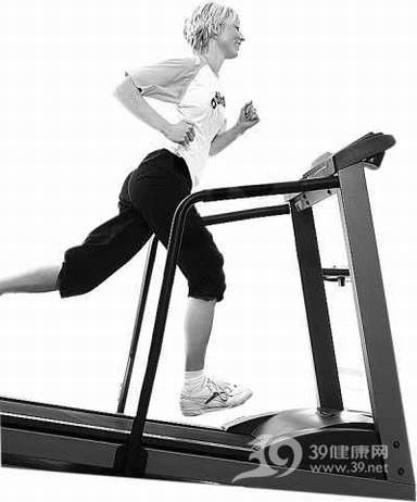 跑步机_跑步机上锻炼时一定要收腹挺胸
