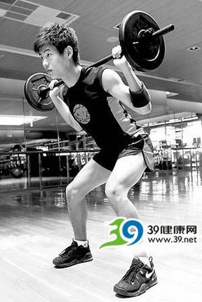 器械健身_男士器械健胸指导
