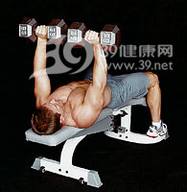 器械健身_哑铃运动打造肌肉男详解