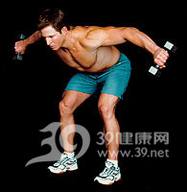 器械健身_哑铃运动打造肌肉男详解