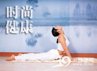 形体瑜伽_美体瑜伽:简单有效小动作帮你梳理S脊柱