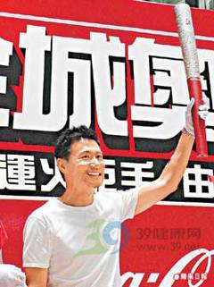 明星健身经_张学友等如何为传圣火健身?