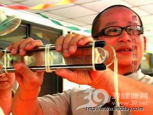 健身话题_奇!高雄一男子通200伏特电压健身