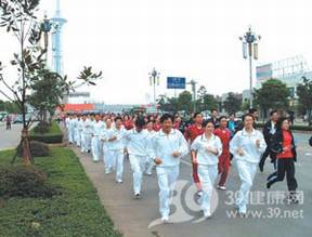 跑步_怎样跑步小腿才不会变粗?
