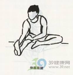 跑步_马拉松运动员的伸展运动