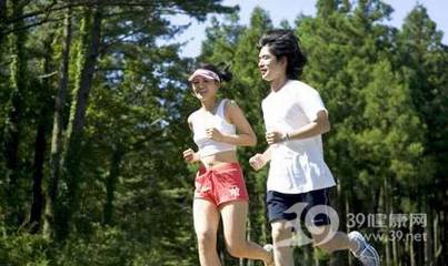 跑步_正确跑步姿势可避免小腿变粗