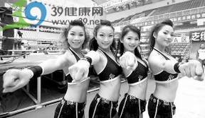 女性健身_妙龄女郎兴起“暴力健身”