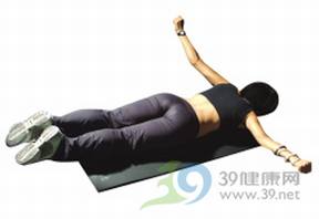 女性健身_床上2个动作激增胸部弹性