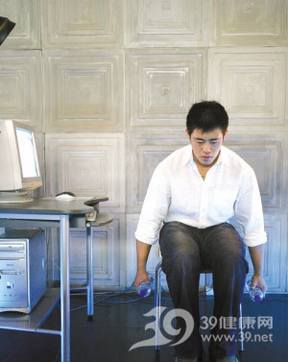 办公室健身_白领办公室8步健身操