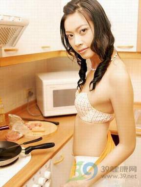 厨房健身_绝妙:连煮饭也能瘦身丰胸