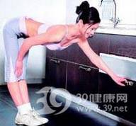 厨房健身_厨房瘦身操5招减赘肉
