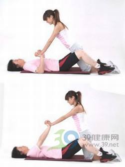 卧室健身_睡前10分钟夫妻一起瘦臂