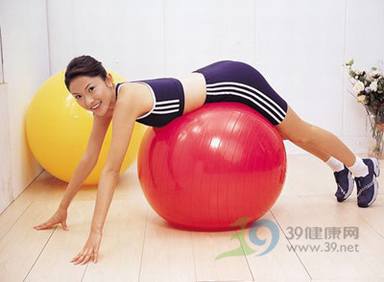 卧室健身_简便易行 RD家庭健身法流行