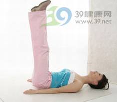 卧室健身_床上美腿瘦腰健身操