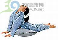 卧室健身_睡前枕头瘦身术 轻松减肥