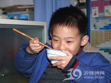 每日一招_用筷子进食有助减肥健身