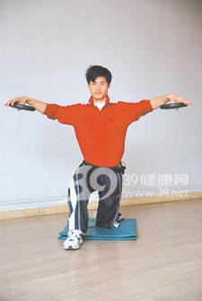 每日一招_五个简单动作让你的肩膀强壮有力