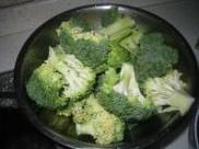 腊兔肉炒西兰花