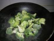 腊兔肉炒西兰花