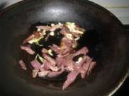 腊兔肉炒西兰花