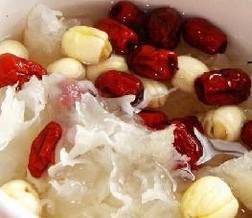 银耳莲子羹 银耳莲子羹