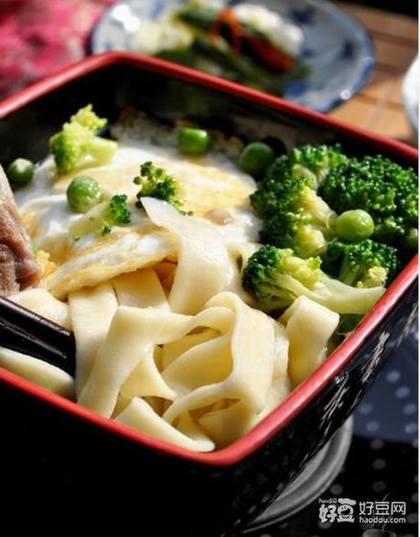 肉骨汤手擀面