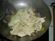 腊肉白菜粉条炒豆皮